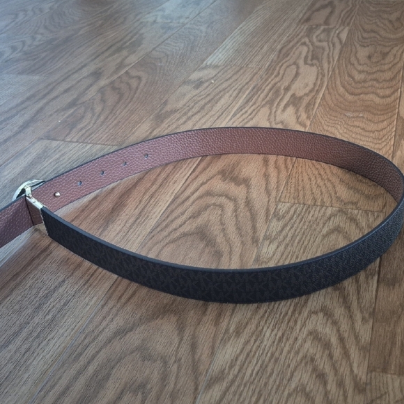 Michael Kors Black Leather Belt Classic Design - Picture 4 of 7